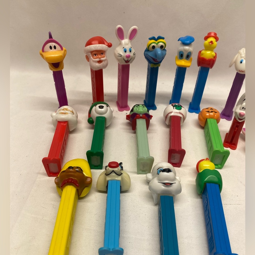 Rare Vintage Pez Candy Dispensers 19 - Picture 2 of 7